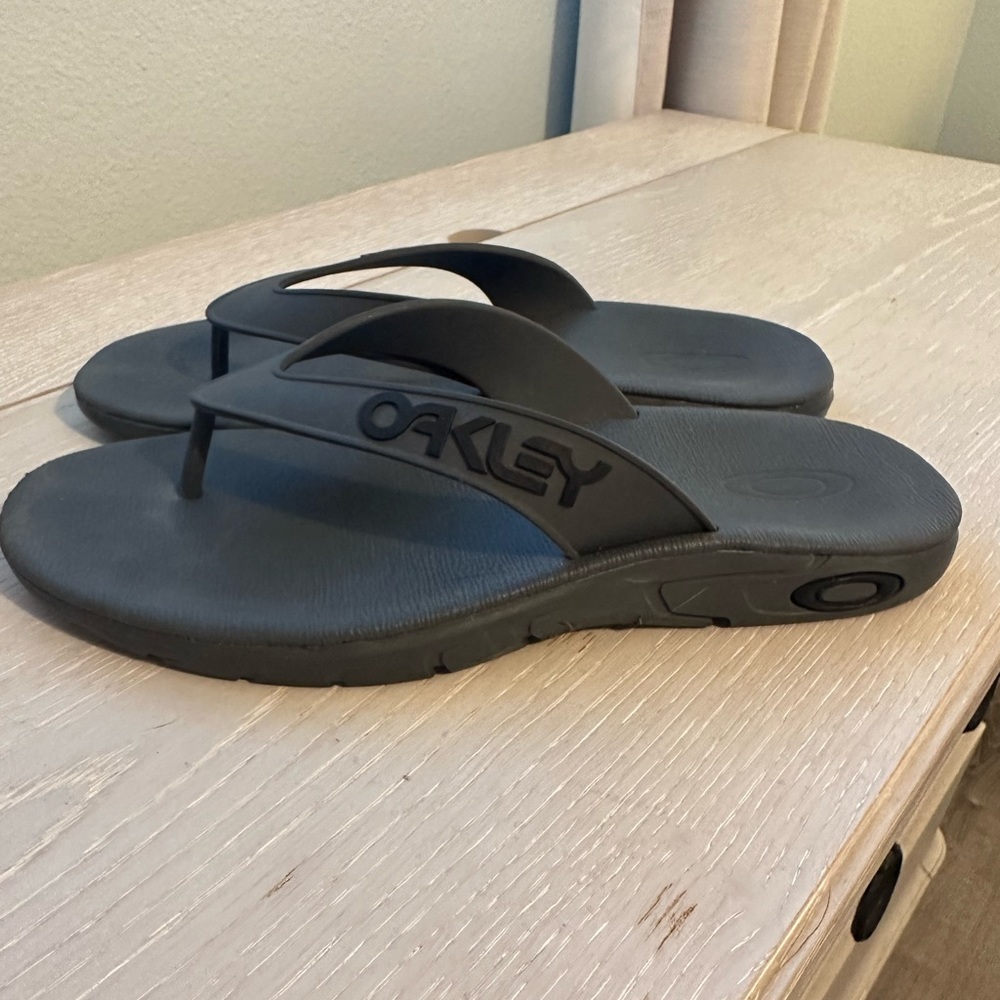 Men’s B1B Oakley flip sandals